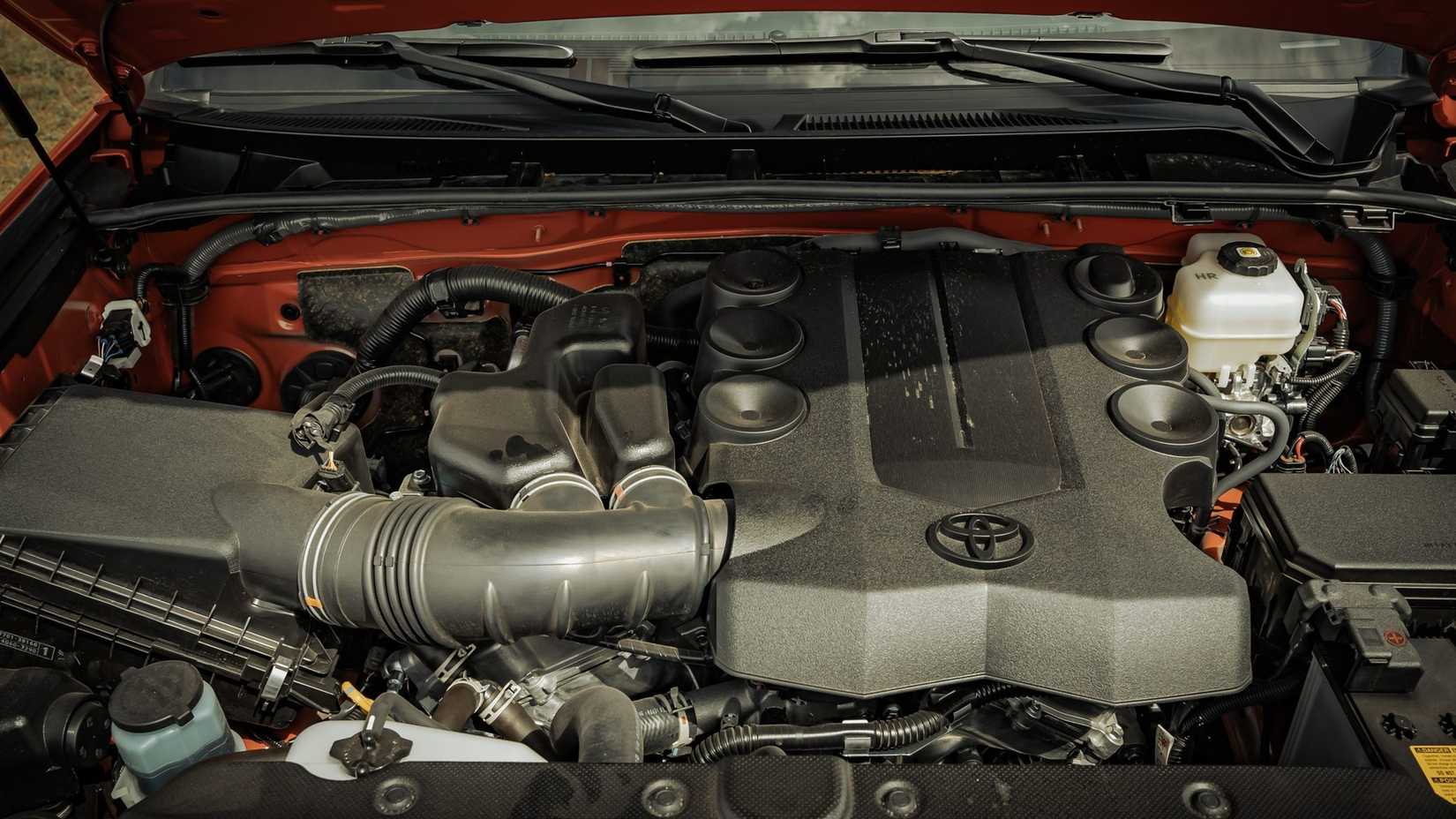 Close do motor do Toyota 4Runner 2023