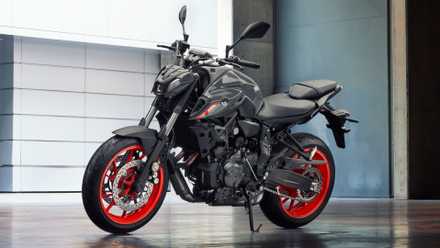 2021 Yamaha MT-07 frontal 3/4 lado esquerdo