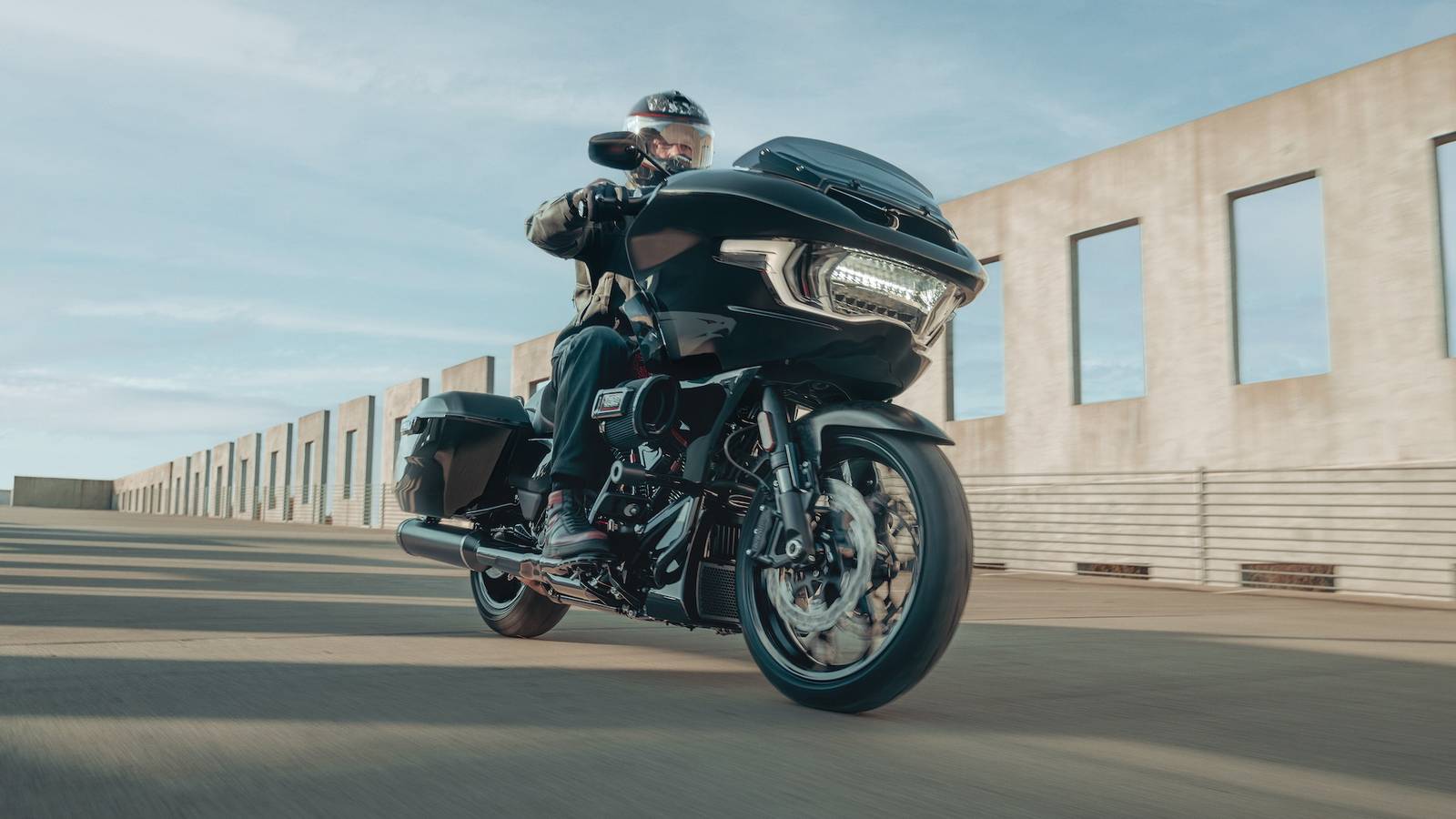 Ultimate Bagger 2024 Harley-Davidson CVO Road Glide ST vs Indian Challenger Elite - The ...