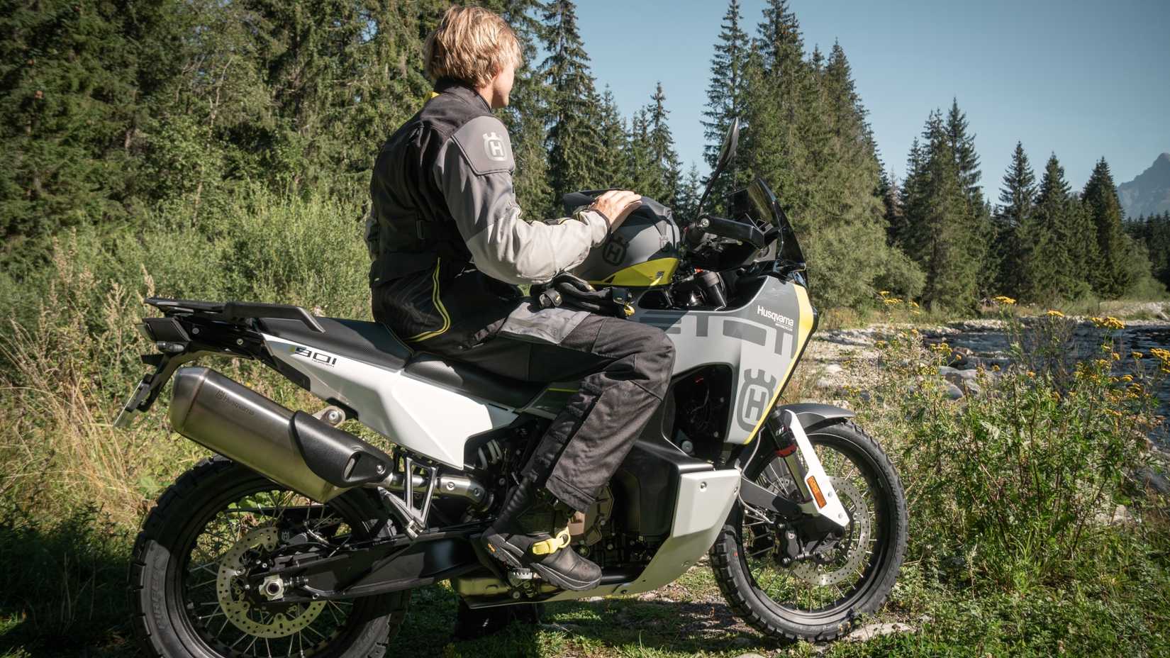 2024 Husqvarna Norden 901 side right shot