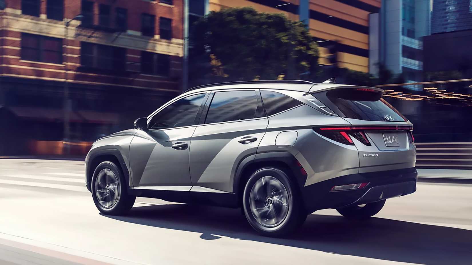 A Silver 2024 Hyundai Tucson 