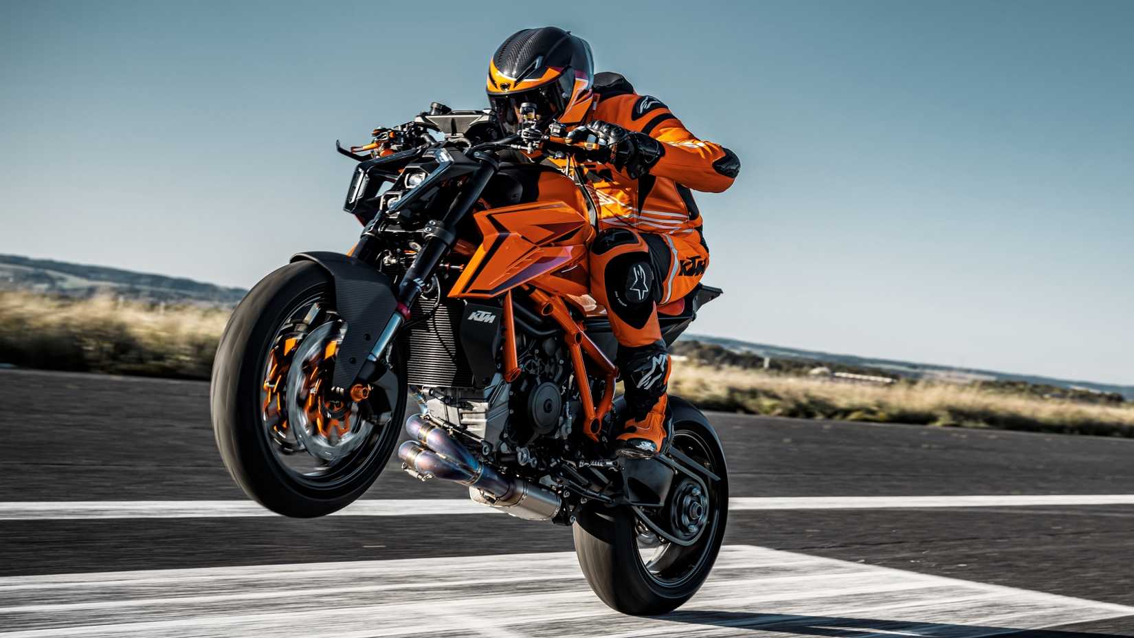 KTM 1390 SUPER DUKE R EVO action shot