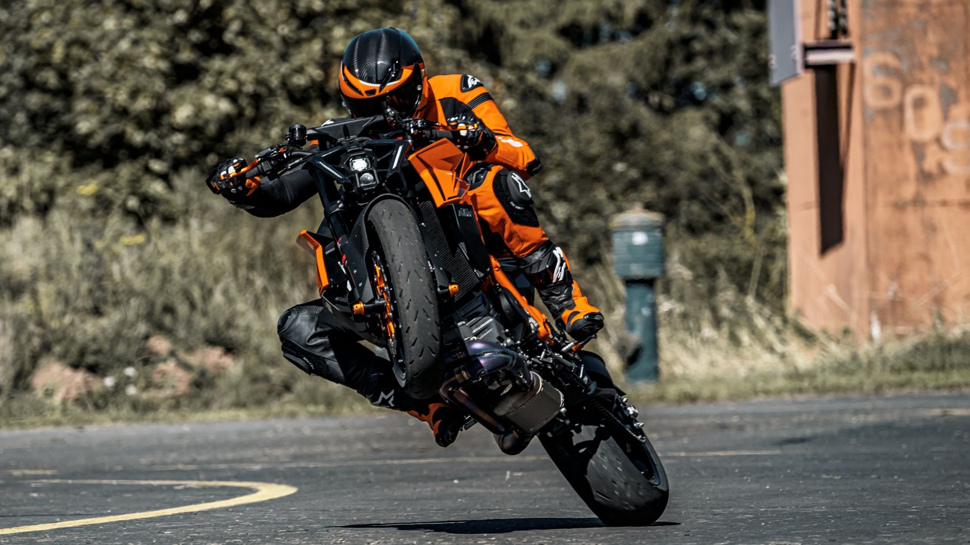 2024 KTM 1390 SUPER DUKE R action shot