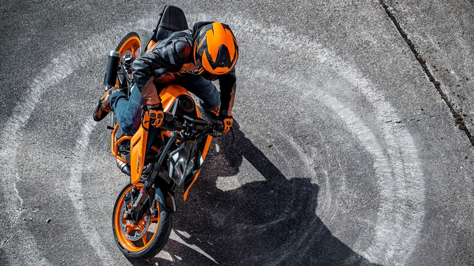 2024 KTM 390 Duke Action Donut
