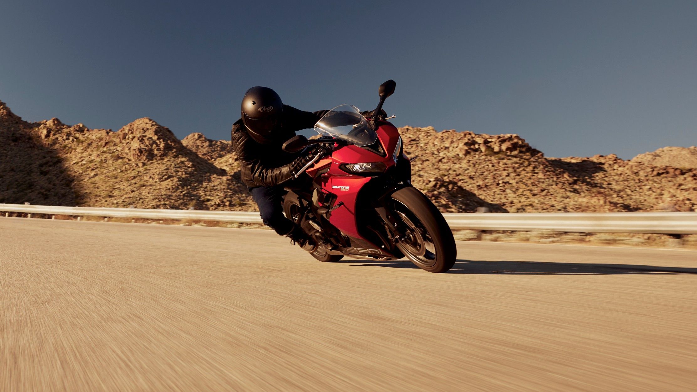 Triumph Daytona 660 Vs Kawasaki Ninja ZX-4RR: The $9,000