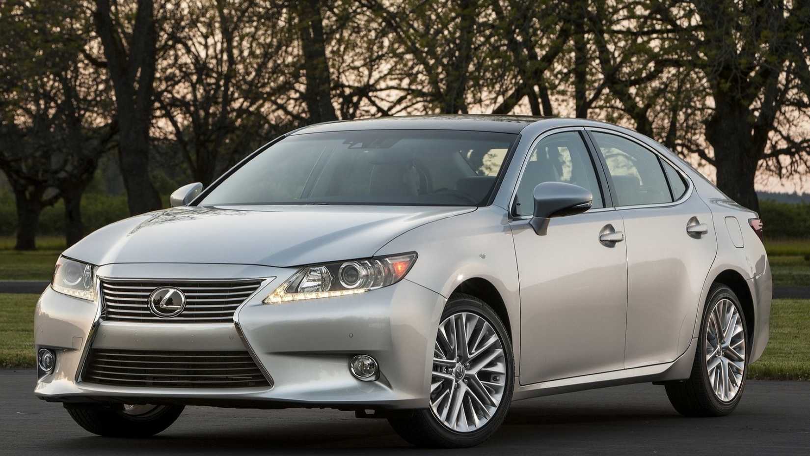 Foto frontal 3/4 do Lexus ES350 2014