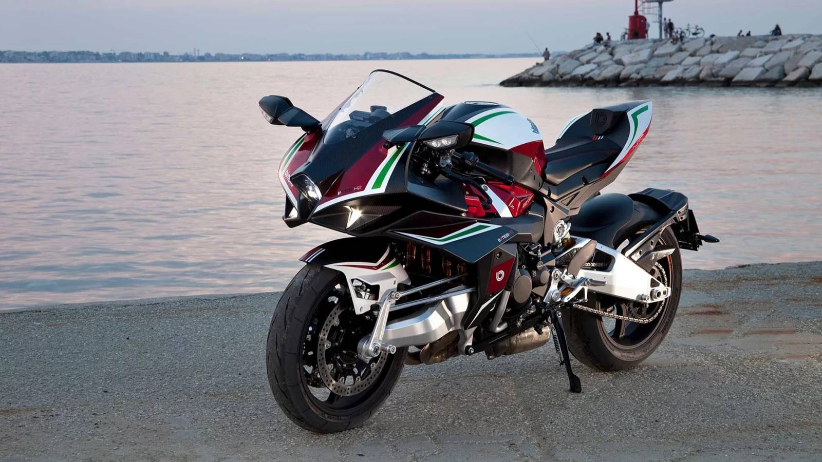 5 Fastest Japanese Sports Bikes On The Market (and 5 Italian Alternatives)