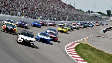 Carros de corrida da Nascar na pista