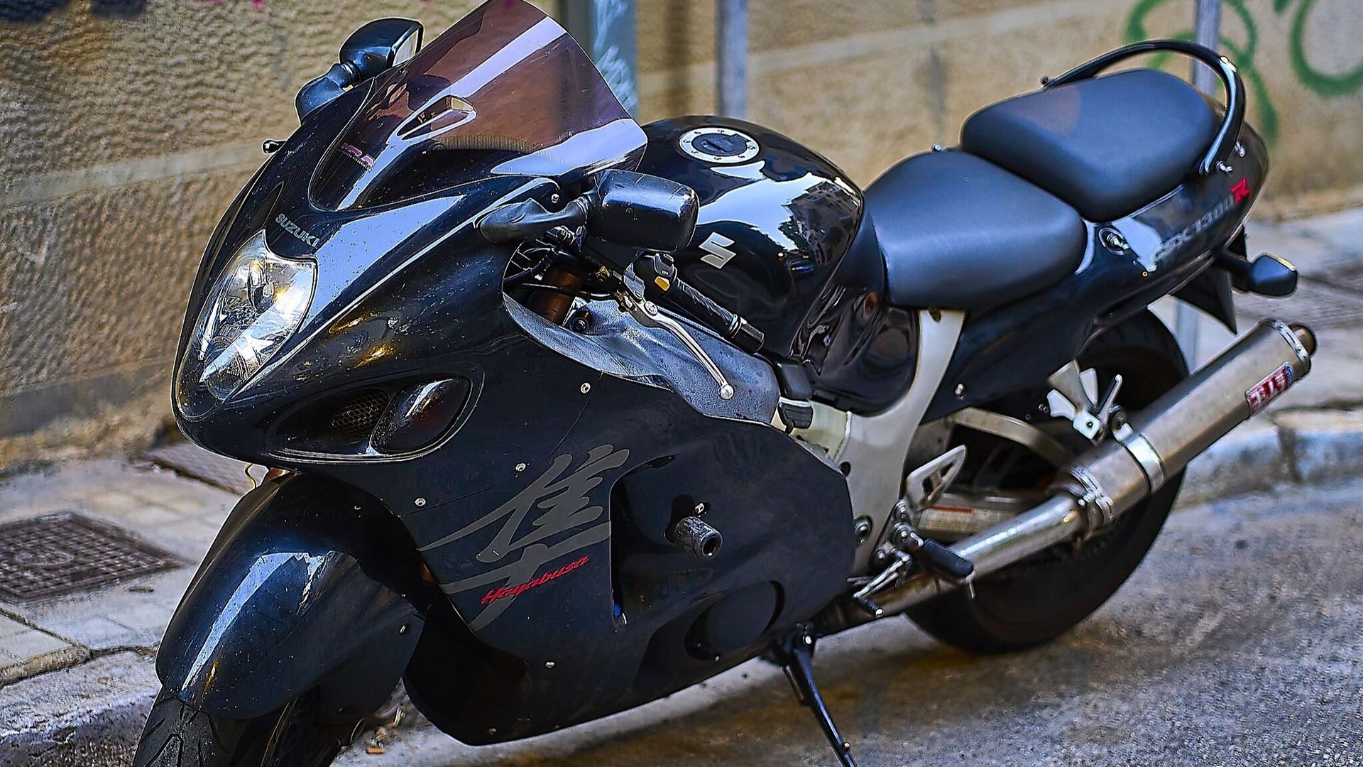 Harley Fat Boy vs. Suzuki Hayabusa: How Two Iconic Bikes Rewrote Rules