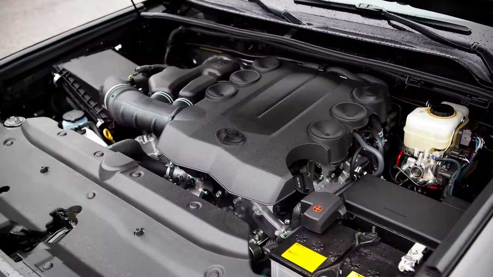 Toyota 4Runner engine bay