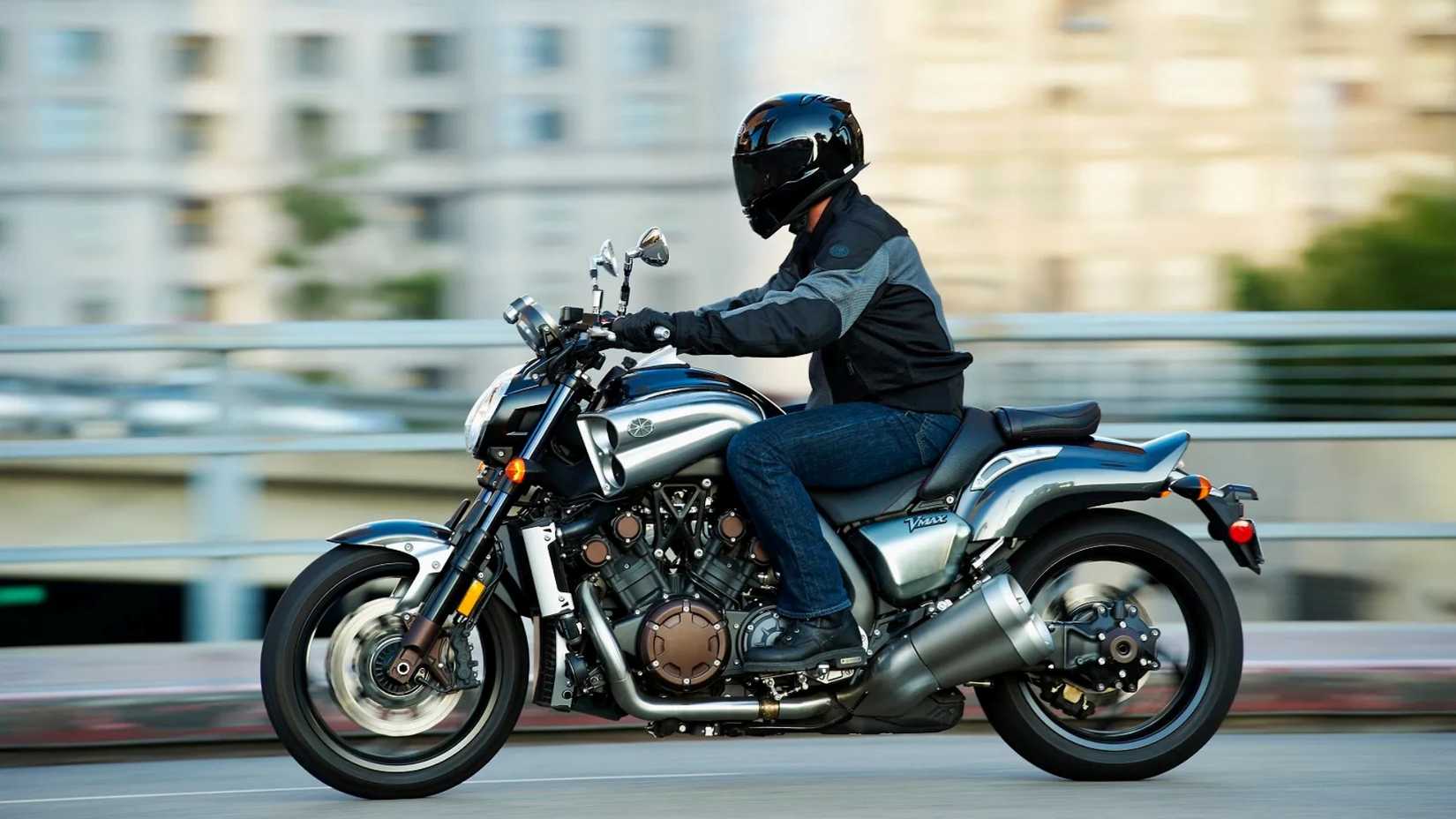 2011-yamaha-vmax-2