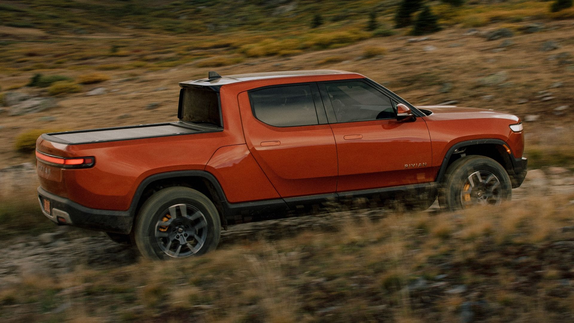 2024 Rivian R1T: Base Model Vs Fully Loaded, Specs Compared