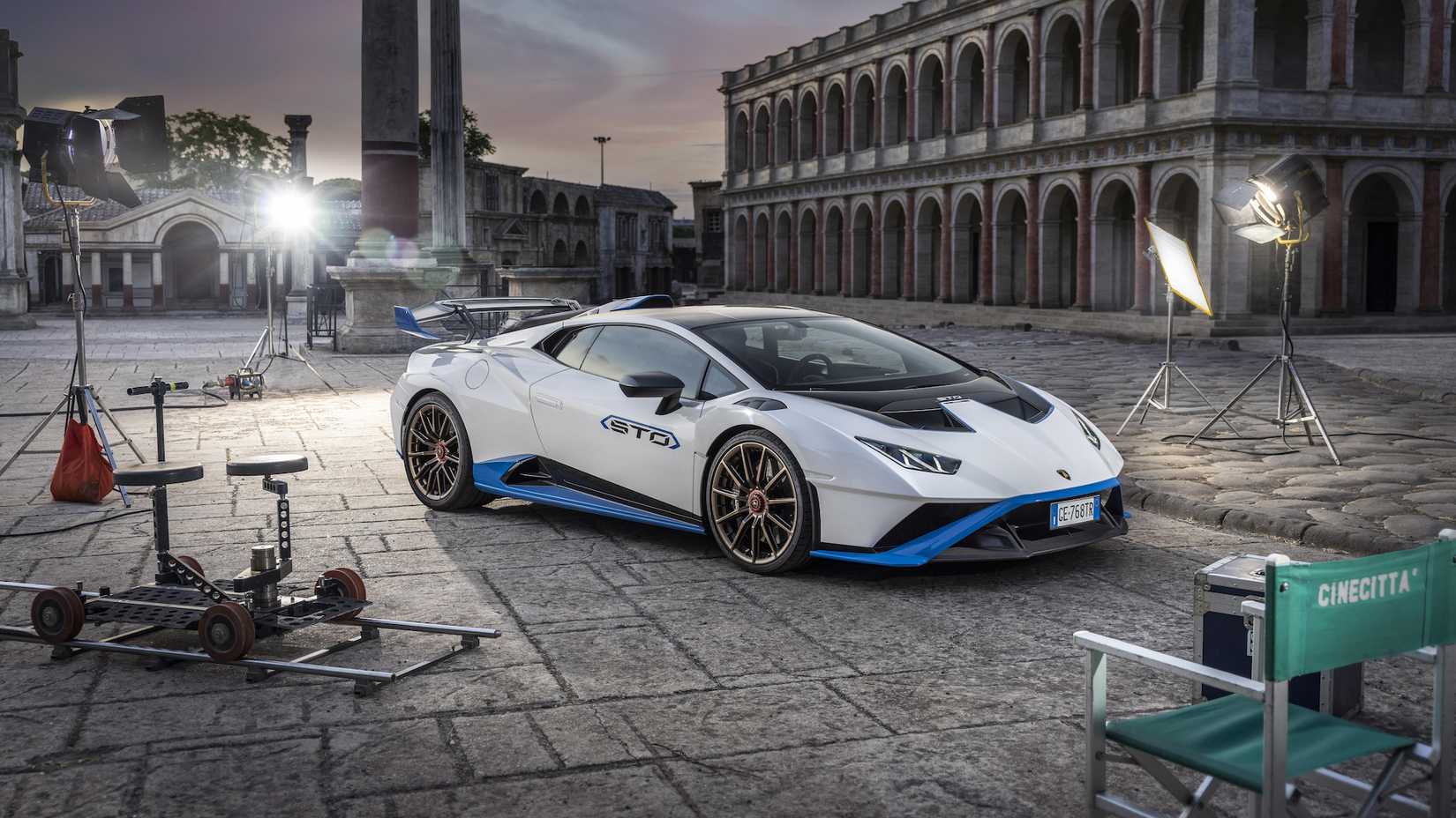 Front three quarter shot of a 2023 Lamborghini Huracán STO