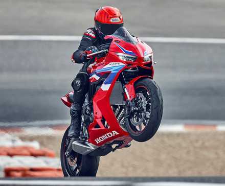 Foto de ação da HONDA CBR650R 2024