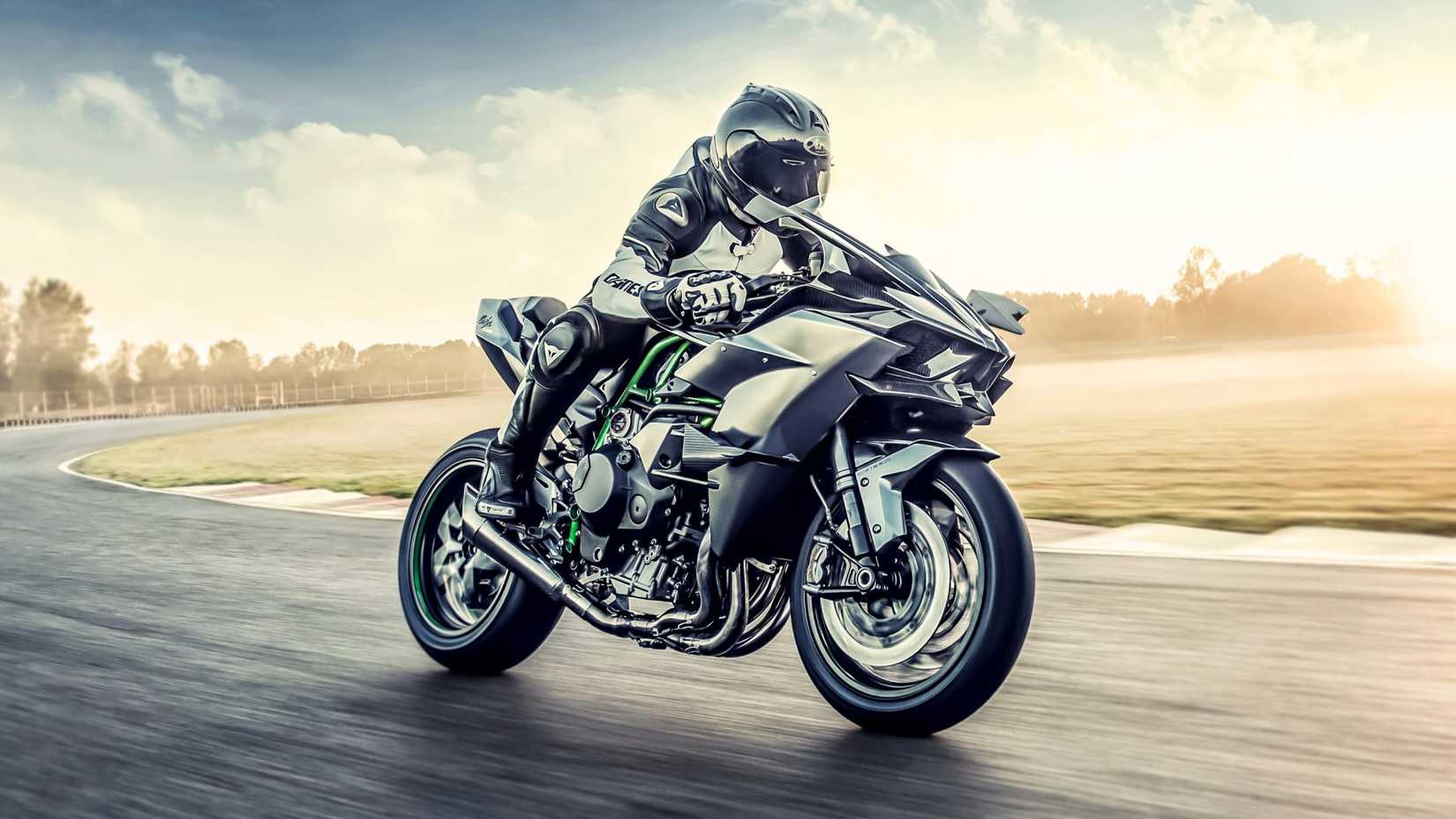 Action shot of a 24 Kawasaki Ninja H2R flying by on a racetrack. 