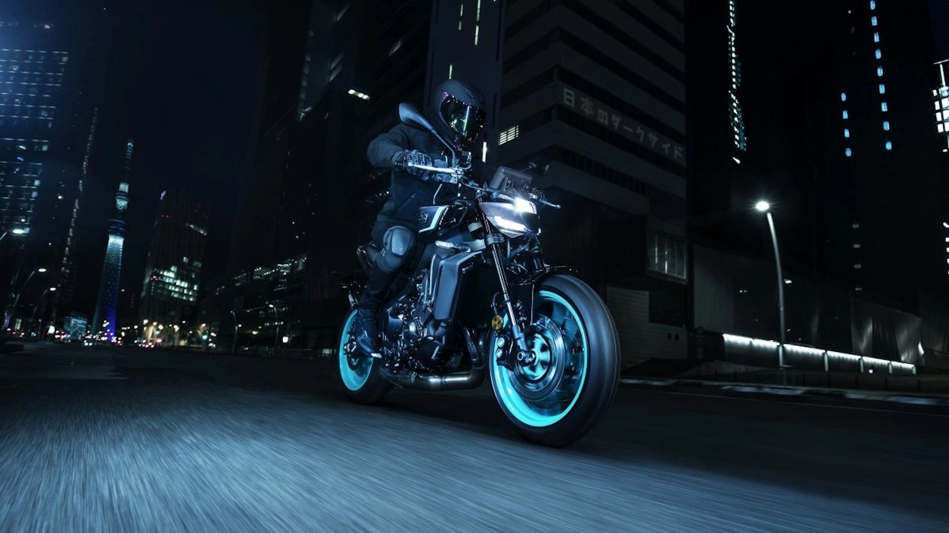 2025 YAMAHA MT-09 in action