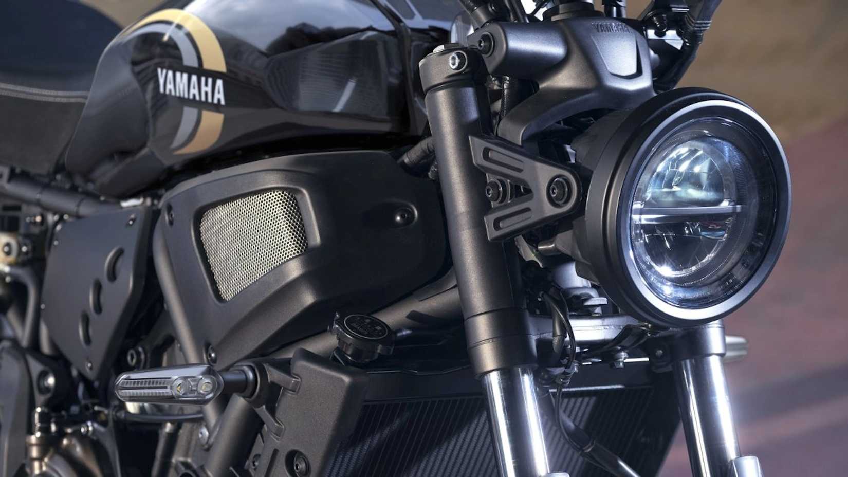 2024 XSR700 headlight