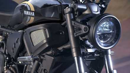 Farol XSR700 2024