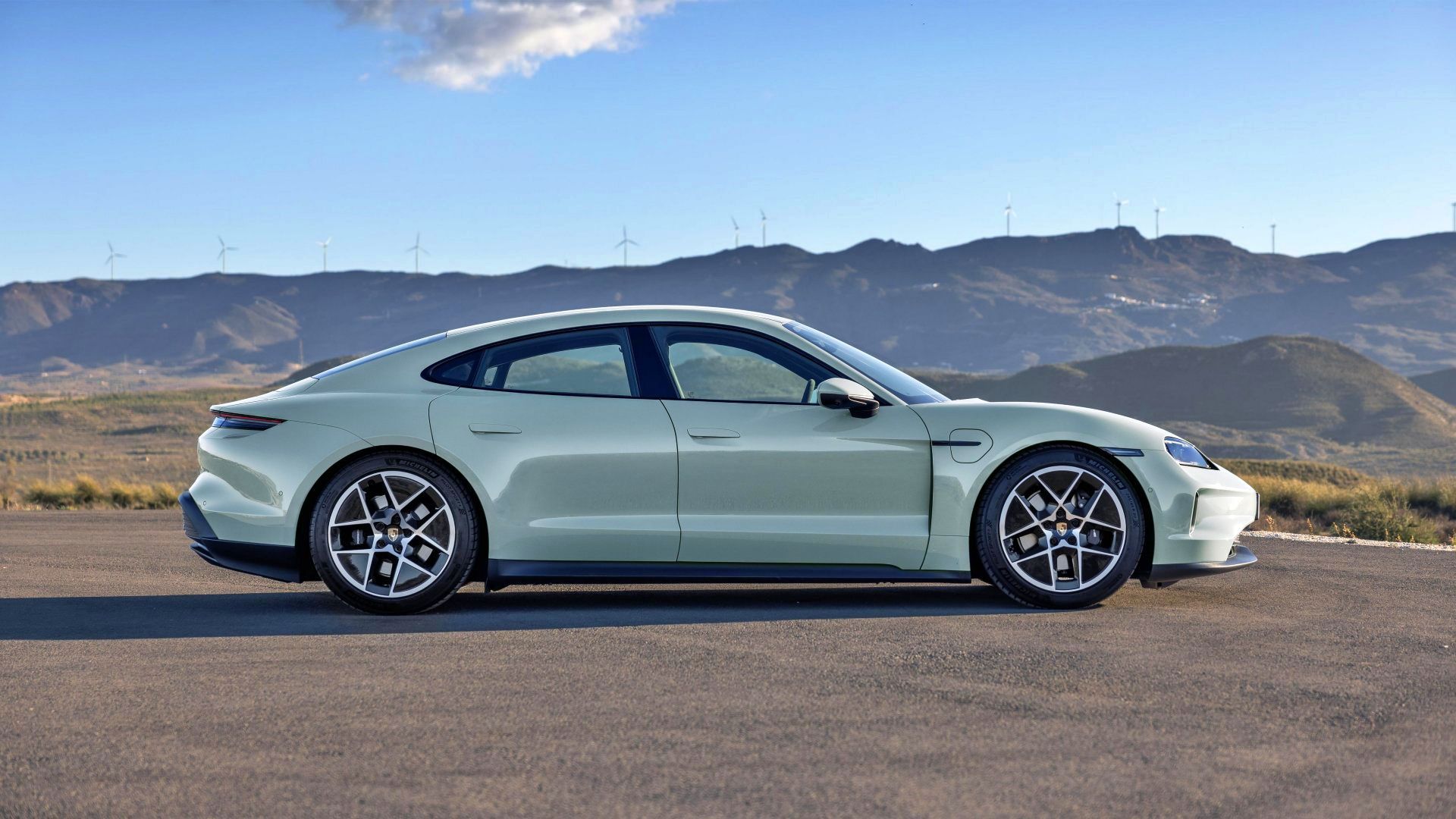 Porsche Taycan Azul Claro 2025