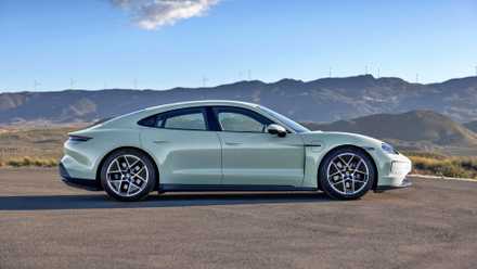 Porsche Taycan Azul Claro 2025