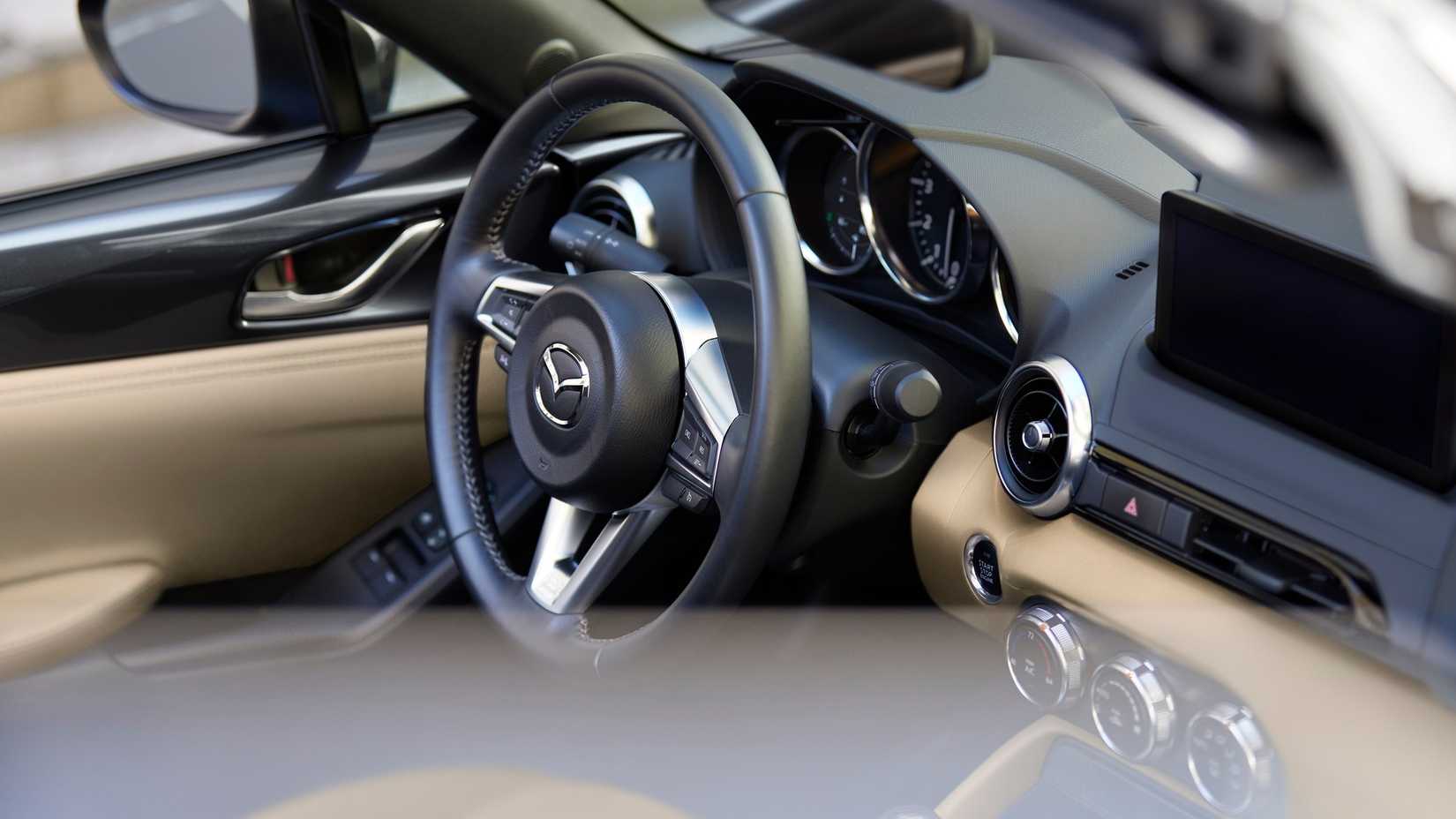 Interior do Mazda MX-5 Miata 2024