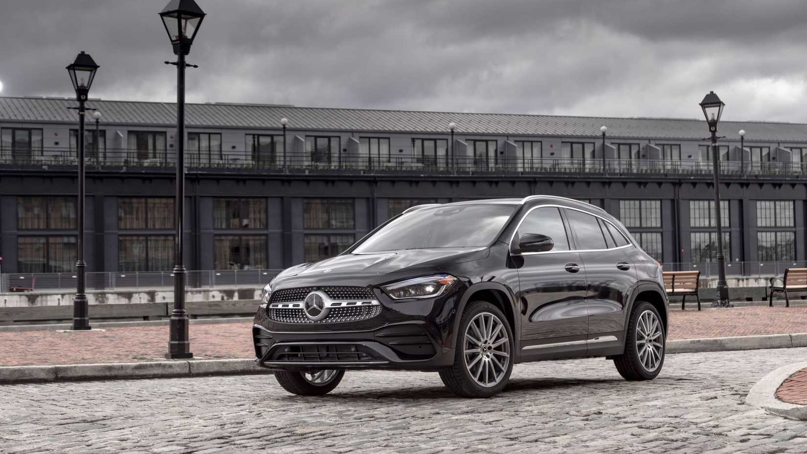 Front 3/4 shot of a 2021 Mercedes-Benz GLA 250