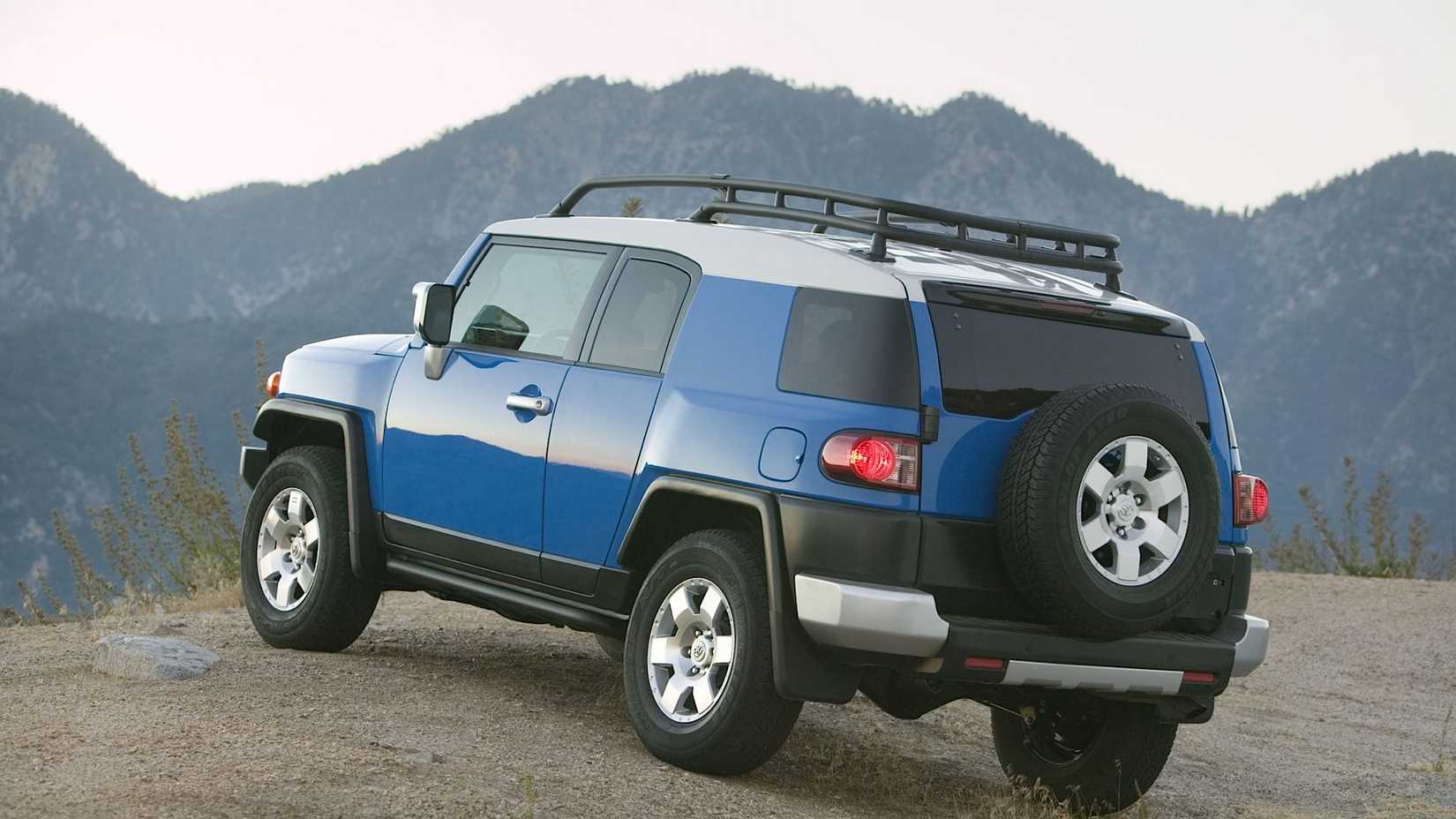 2013 Toyota FJ Cruiser in blue Posing off-road