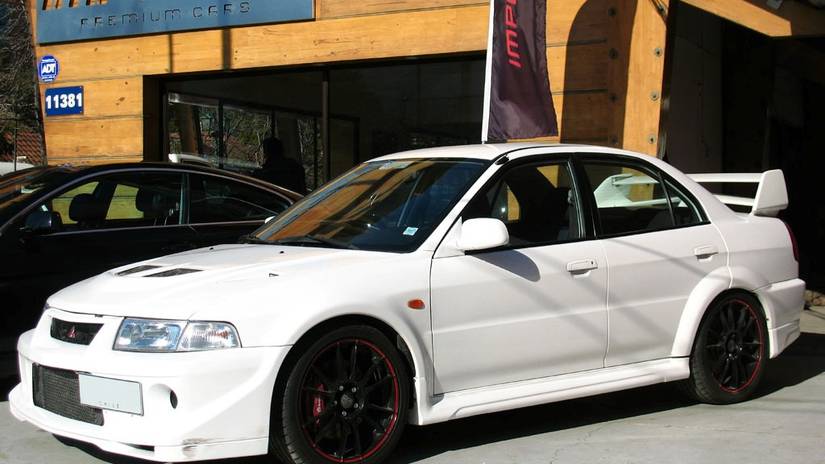 white 1999 Mitsubishi Lancer Evolution 6