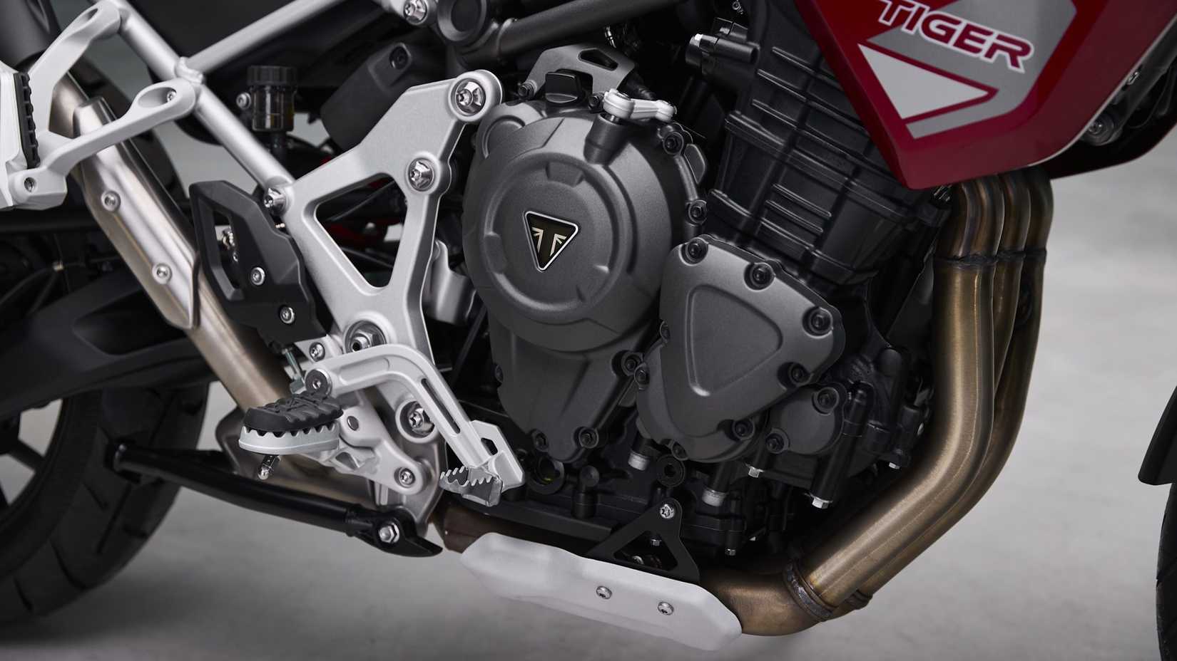Detalhe aproximado do motor Triumph Tiger 1200 GT Pro