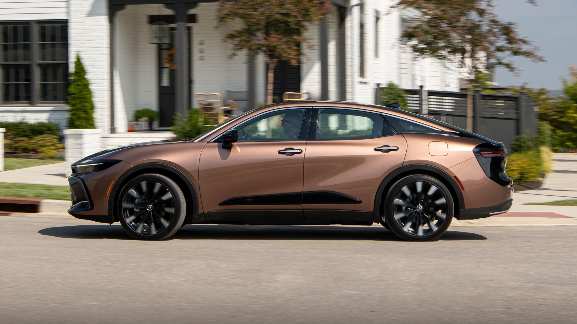 Bronze Toyota Crown profile