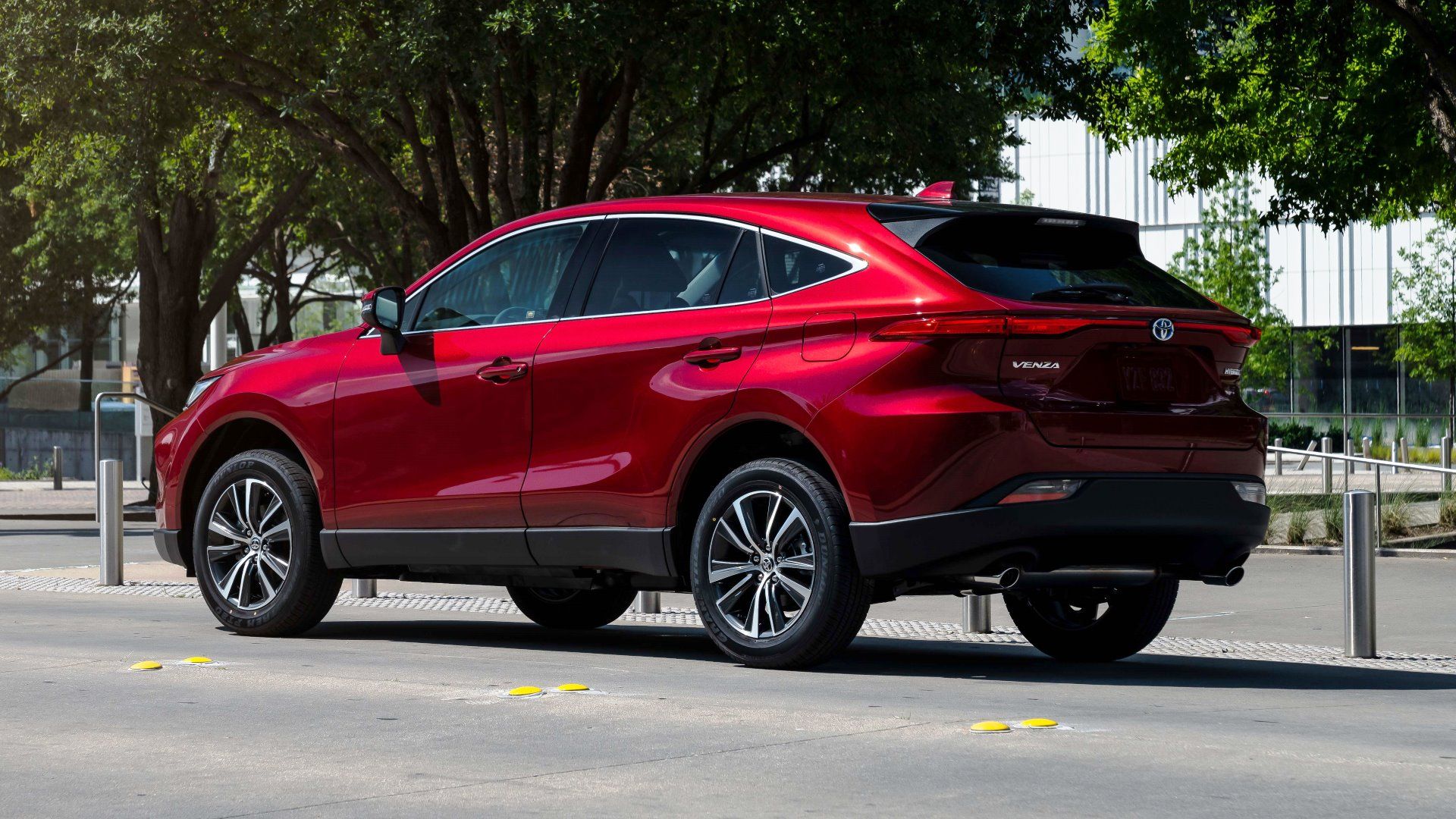 10 Hybrid SUVs That Are Perfect For Long Road Trips