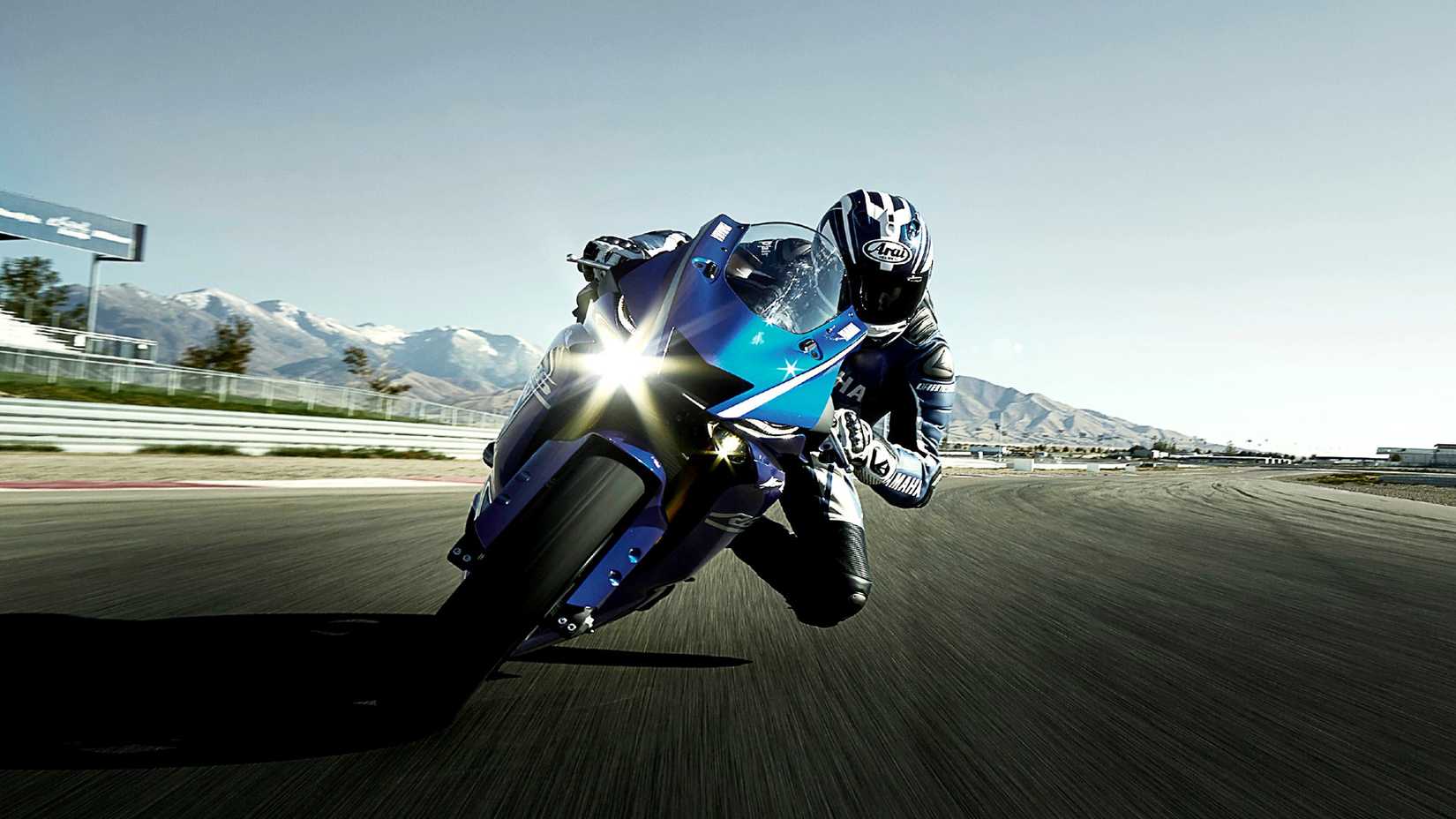 2019 Yamaha YZF-R6 Action