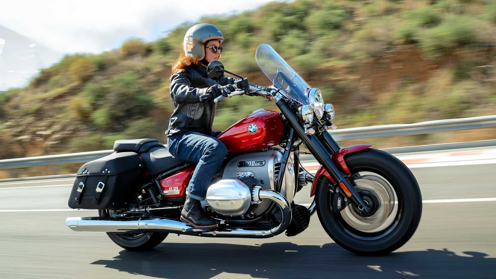 2022 BMW R 18 Classic cruising on the road