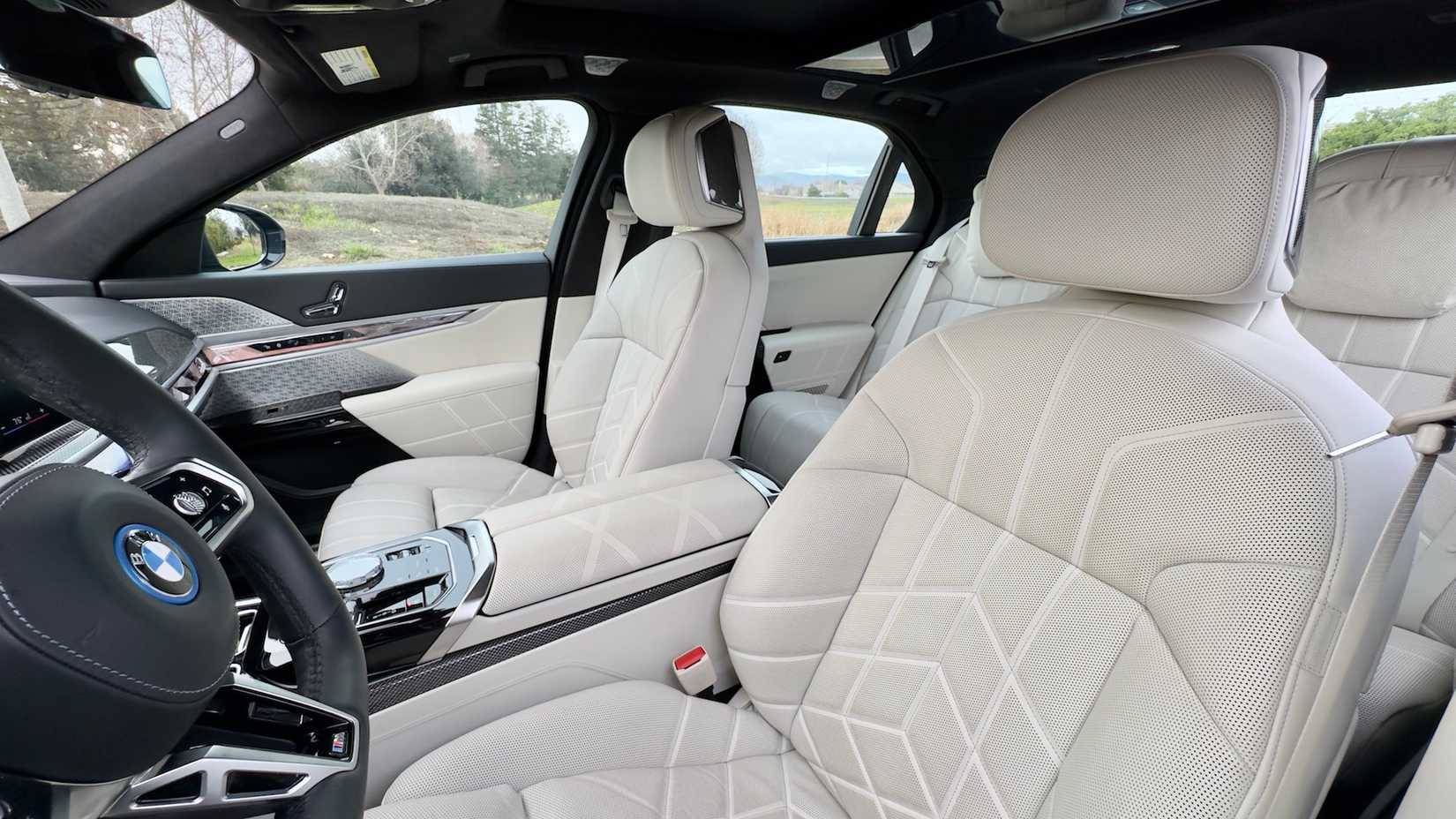 2024 BMW i7 Interior Comfort Front Seats