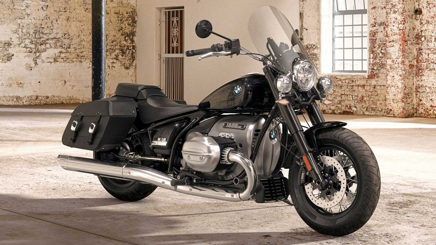 2024 BMW R 18 Classic static front quarter shot