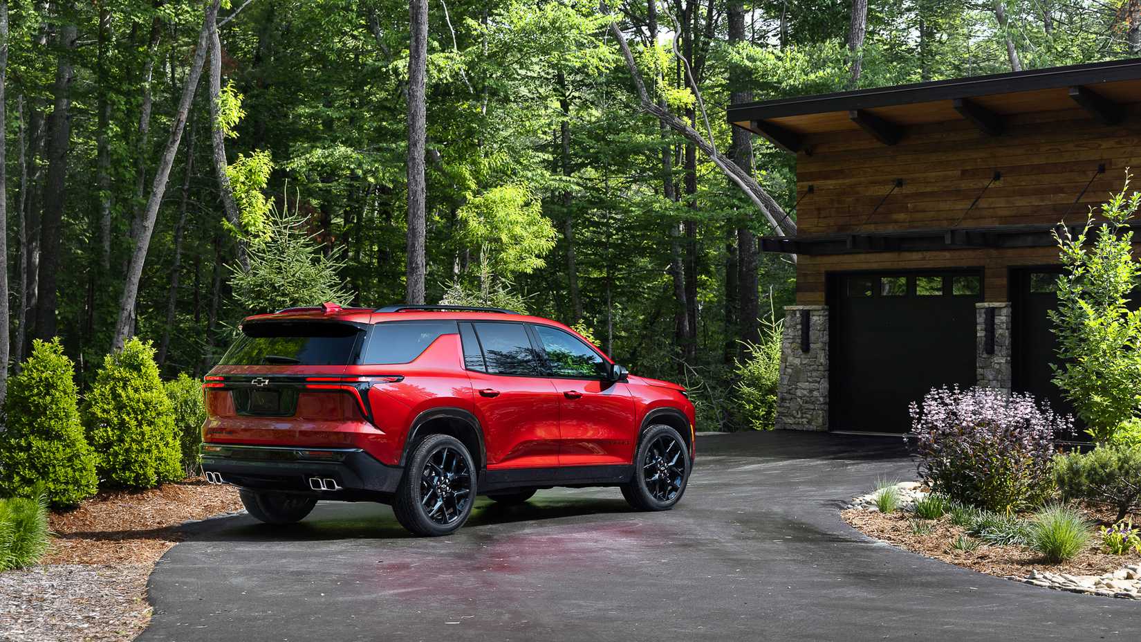 2024 Chevrolet Traverse RS rear 3/4 shot parked in front of house