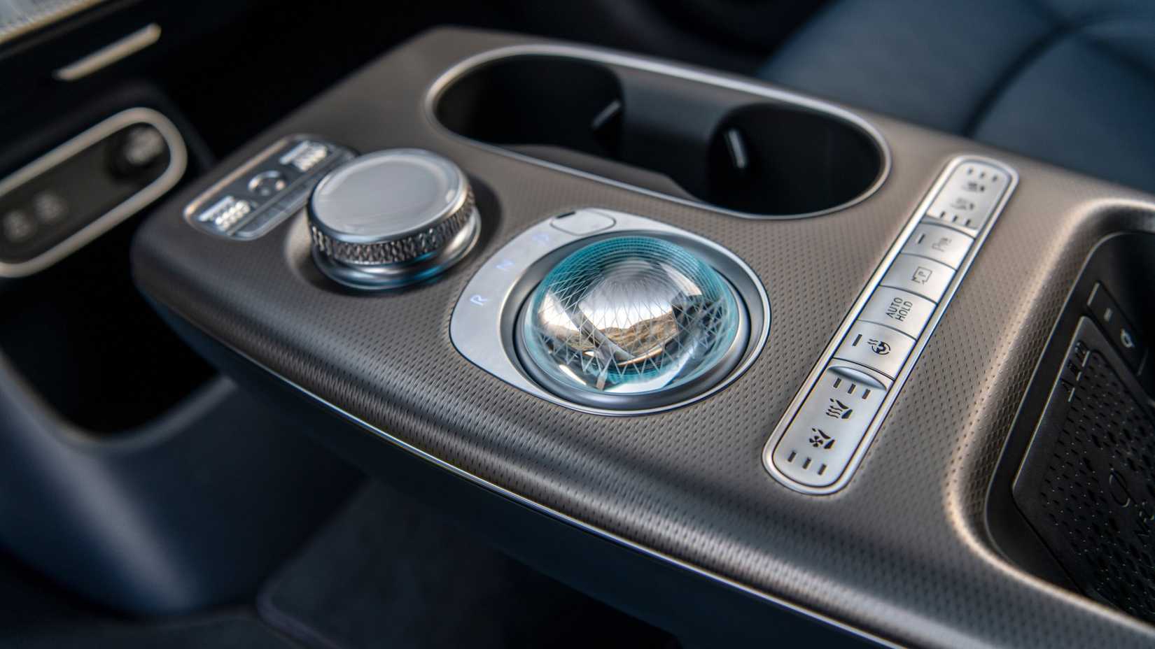 2024 Genesis GV60 center console