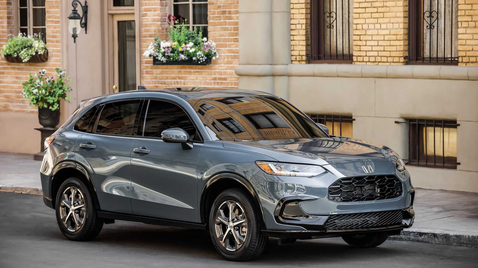 Front 3/4 shot of the 2024 Honda HR-V