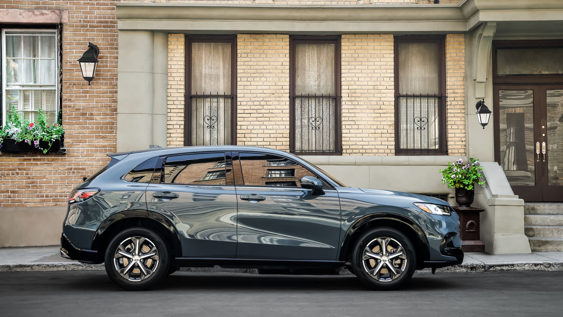 Side shot of a parked 2024 Honda HR-V