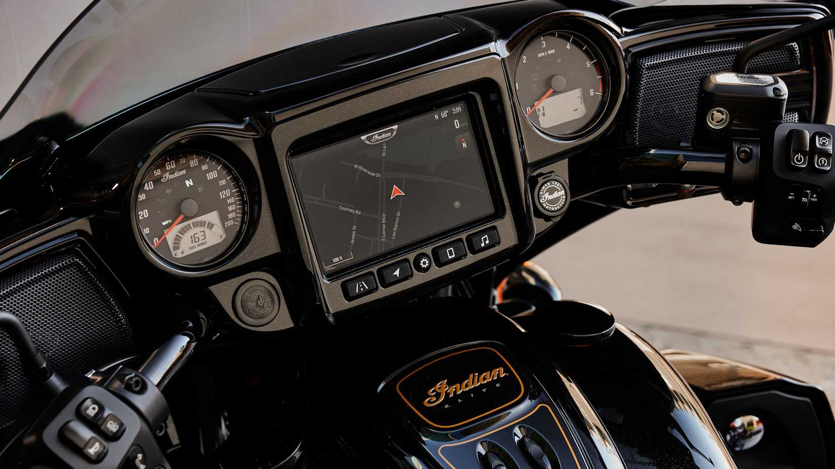 2024 Indian Roadmaster Elite dashboard closeup detail
