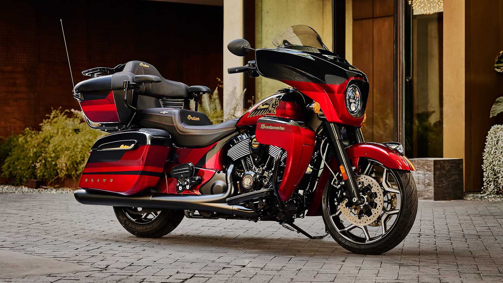 Tiro frontal do Indian Roadmaster Elite de 2024