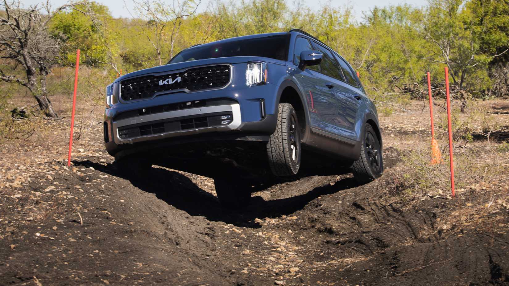 2024 Kia Telluride lidando com terreno off-road