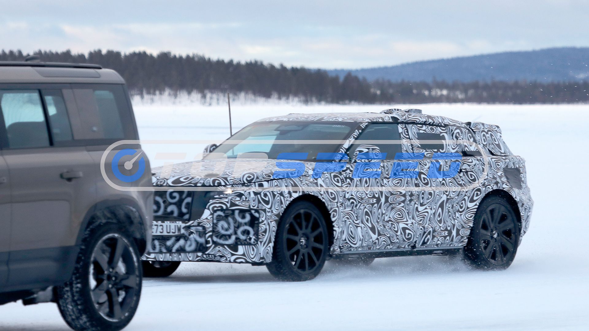 Photo Gallery: First Spy Shots Reveal The 2025 Land Rover Electric SUV