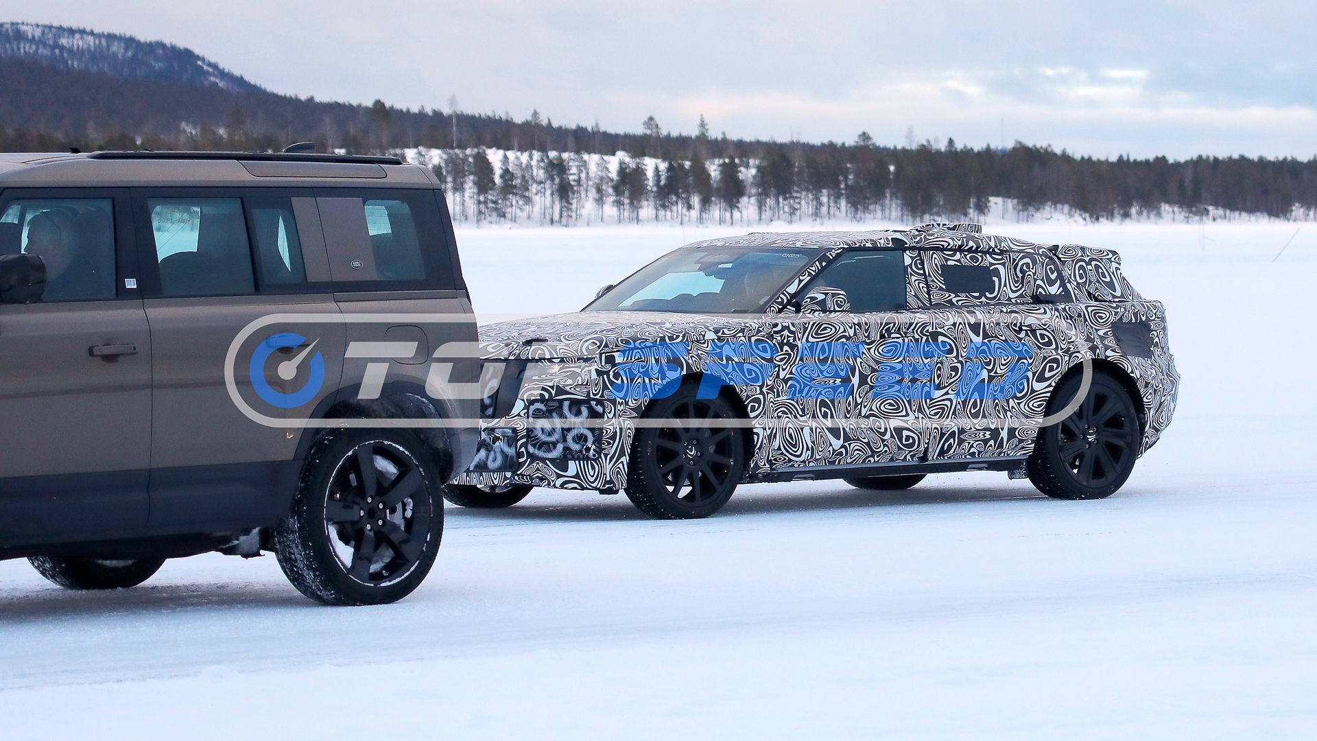 Photo Gallery: First Spy Shots Reveal The 2025 Land Rover Electric SUV
