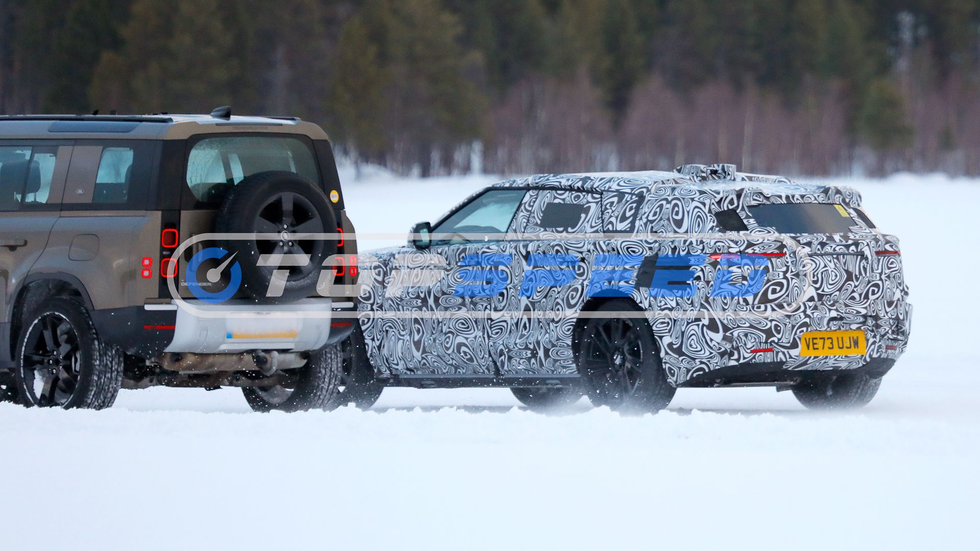 Photo Gallery: First Spy Shots Reveal The 2025 Land Rover Electric SUV