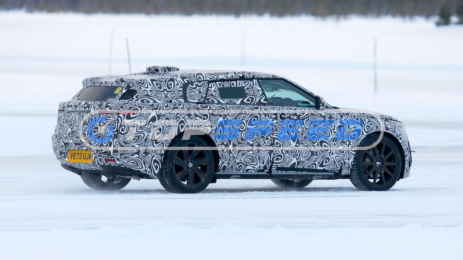 Photo Gallery: First Spy Shots Reveal The 2025 Land Rover Electric SUV
