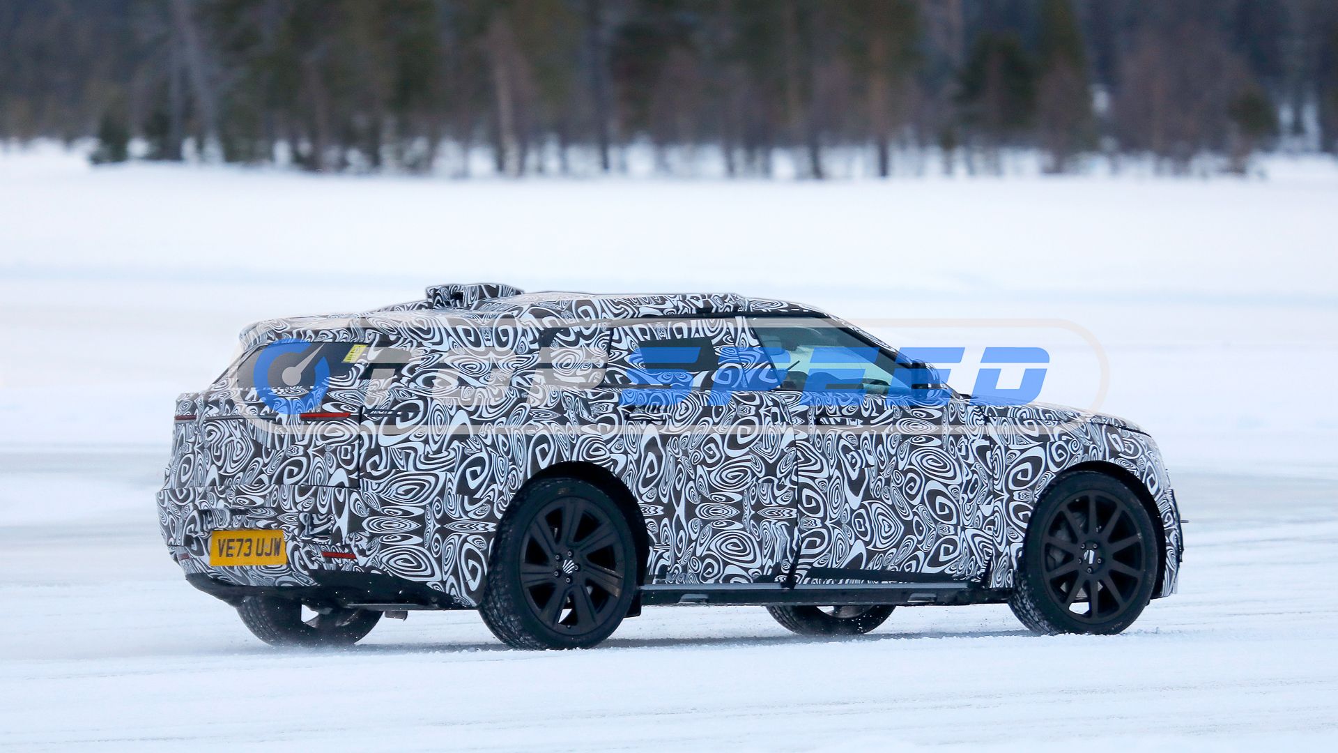 Photo Gallery: First Spy Shots Reveal The 2025 Land Rover Electric SUV