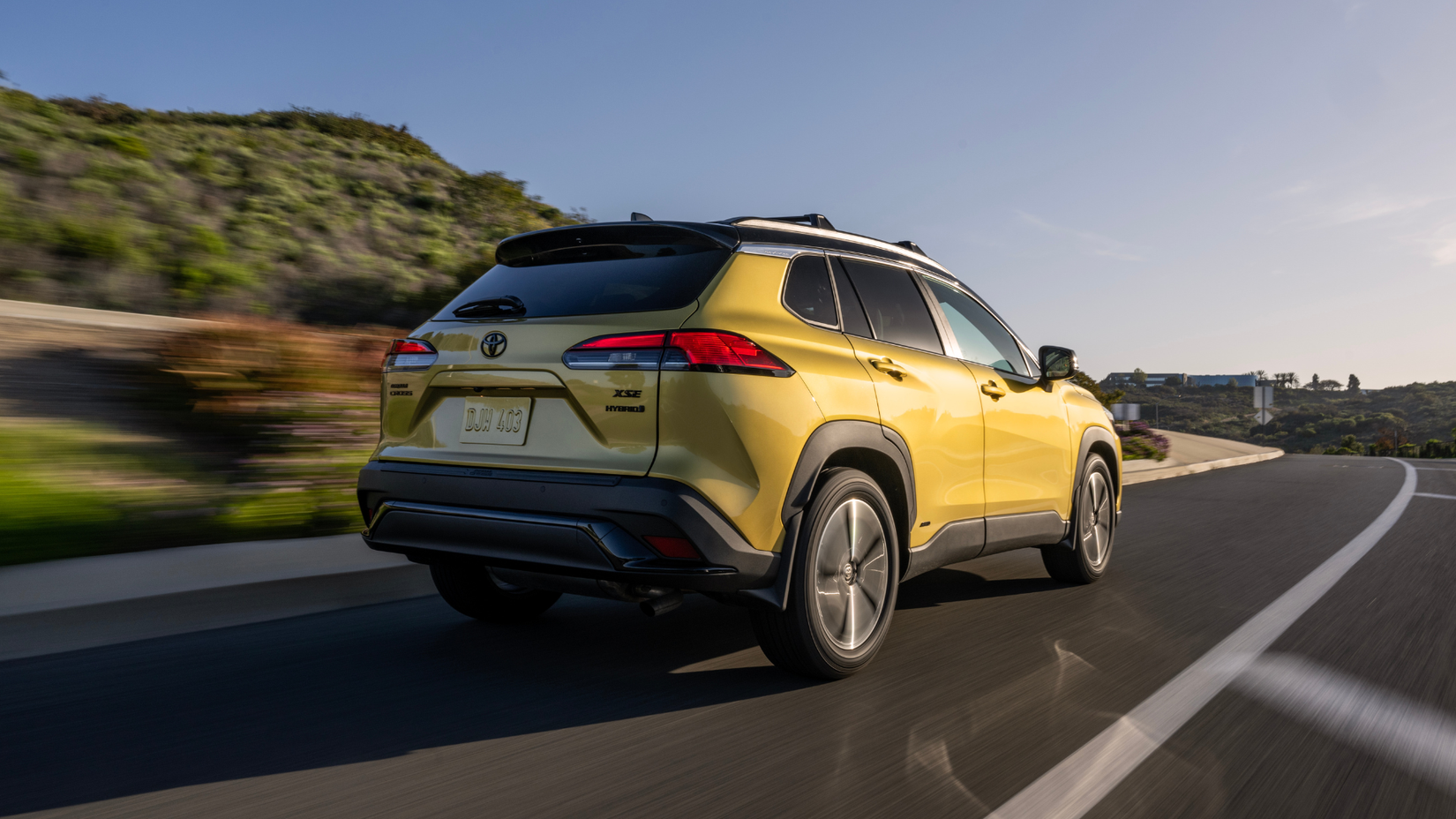 Corolla Cross Hybrid driving (3)