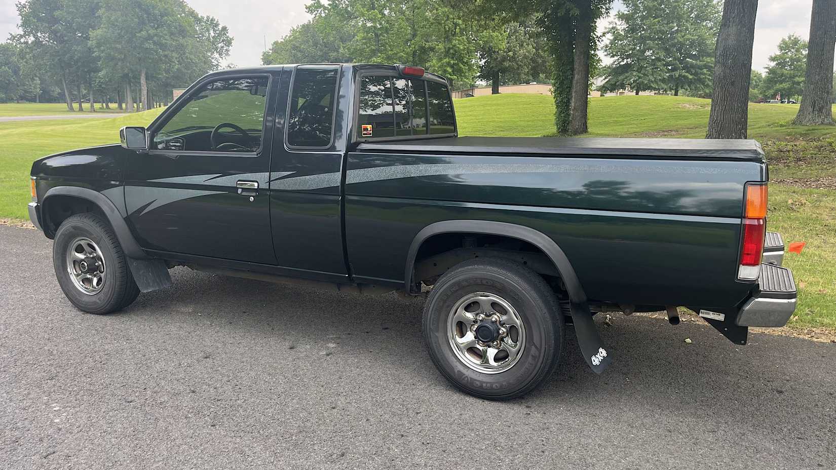 1994 Nissan Hardbody XE King Cab in green Posing on country road