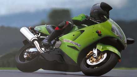 Tempo de teste. Uma Kawasaki Ninja ZX-12R sendo testada